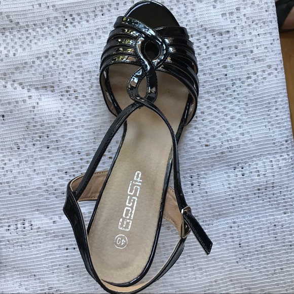 Black patent strappy sandal ⭐️SALE 2/$15⭐️ - Picture 3 of 4